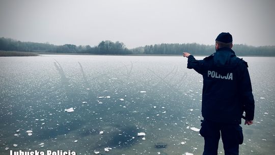 Zabawa na lodzie może skończyć się dramatem