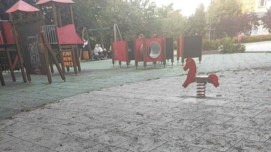 Zaniedbany plac zabaw w Gorzowie. Mieszkańcy domagają się zmian