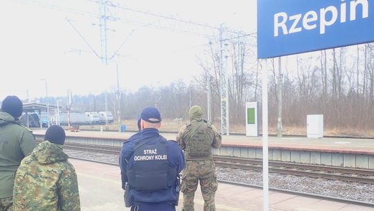 Zgłoszenie z pociągu i natychmiastowa reakcja. Na stacji czekały służby