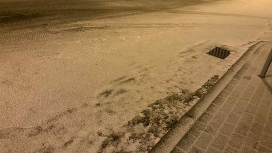 Zimowa aura utrudnia funkcjonowanie – lekcje odwołane, komunikacja ograniczona