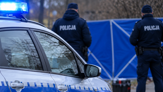 Zwłoki półnagiej kobiety znalezione na ulicy