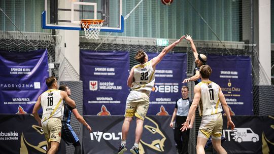 Zwycięstwo Kangoo Basket w przedświątecznym meczu