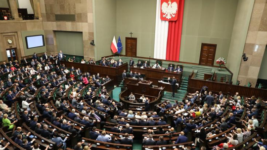 Żyć jak poseł, czyli na bogato. Zarabiają więcej, niż się mówiło