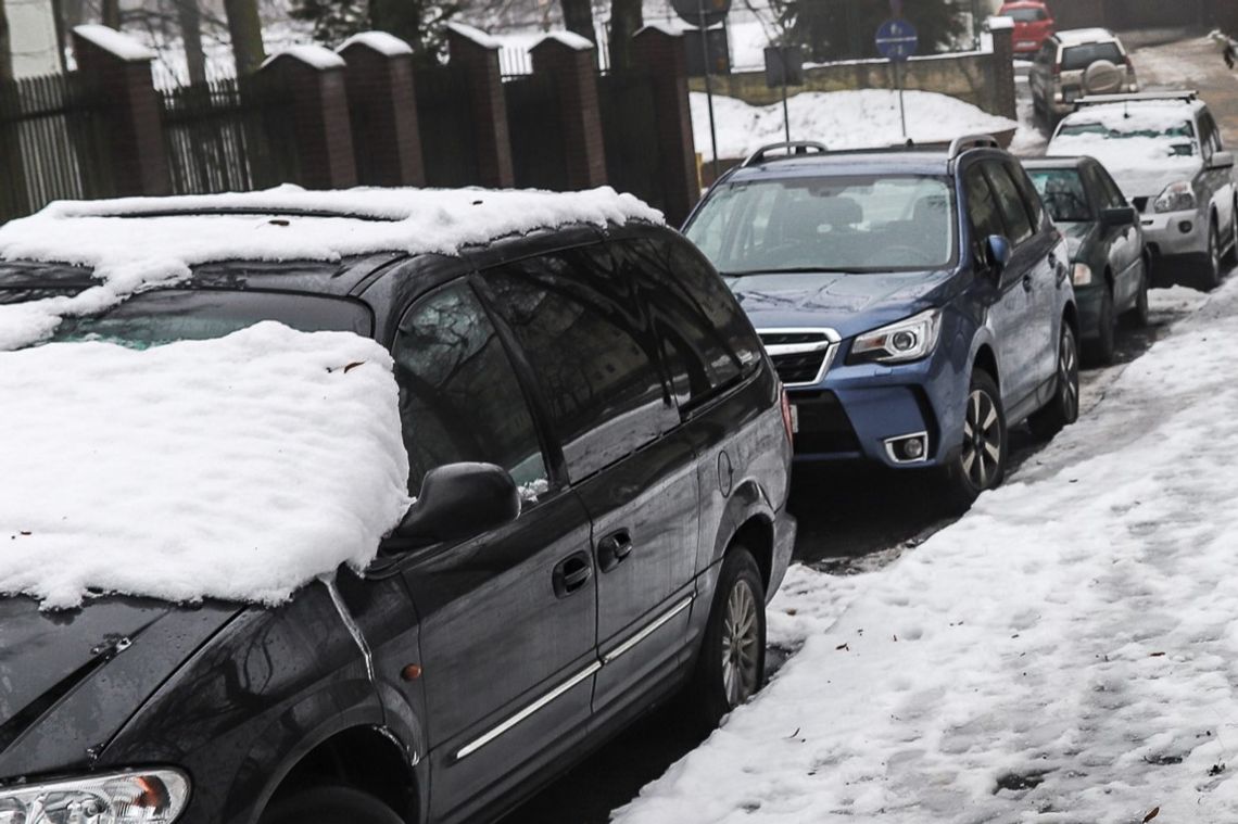 3 tysiące złotych mandatu za śnieg na samochodzie. Mandaty już się sypią