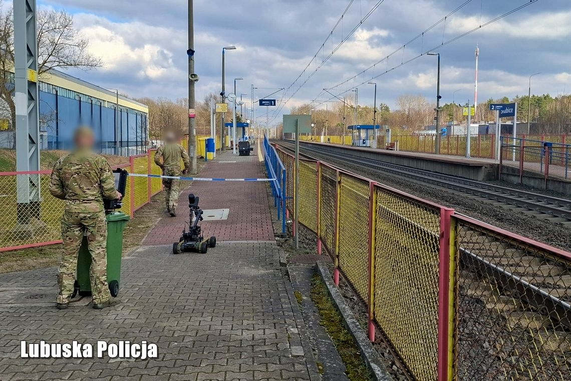 Alarm na dworcu w Słubicach. Policja i pirotechnicy sprawdzali podejrzany bagaż