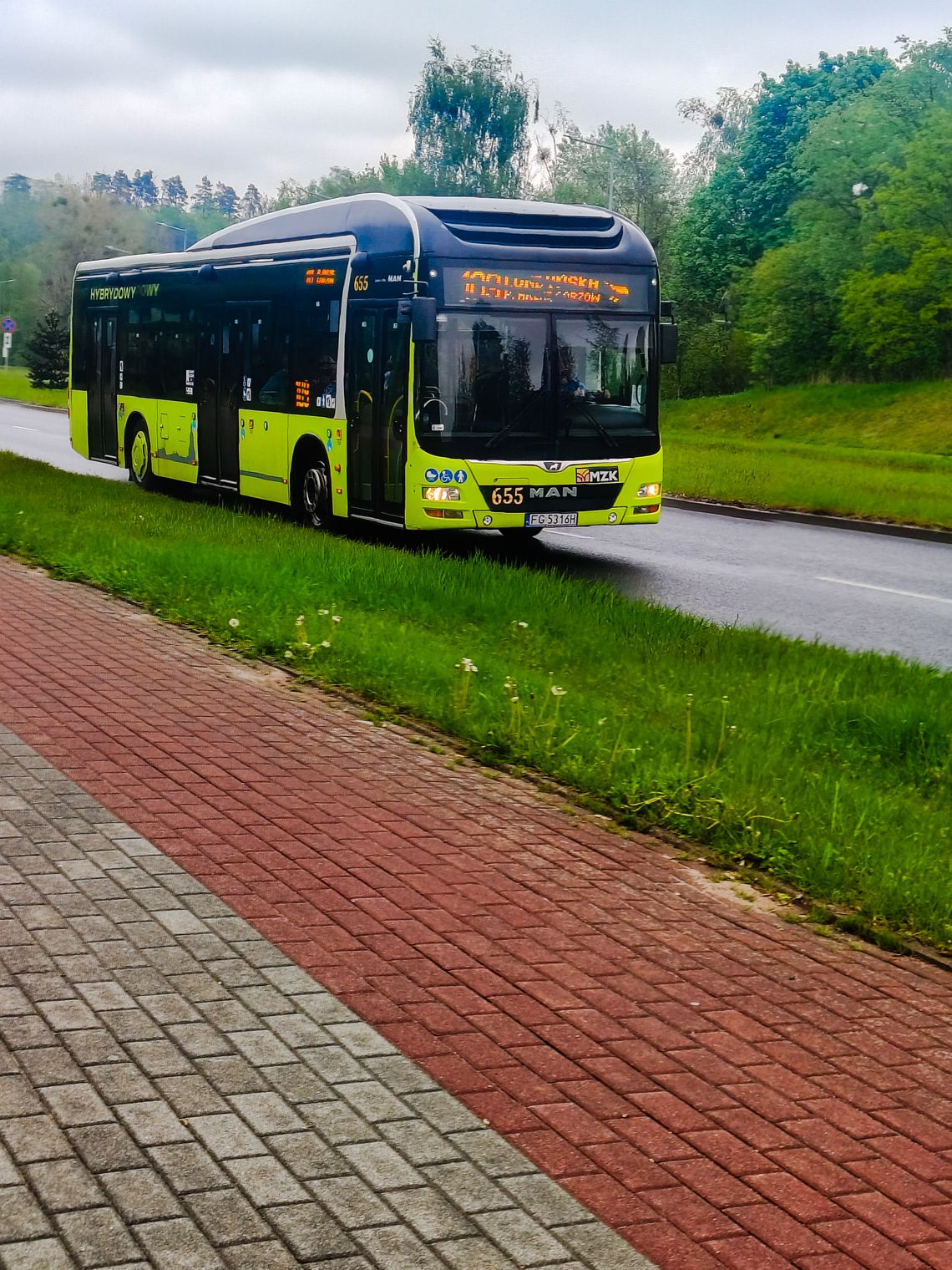 Autobusy i tramwaje pojadą inaczej. Zmiany już od 1 września Autobusy i tramwaje pojadą inaczej. Zmiany już od 1 września