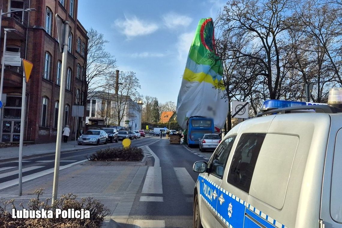 Balon zahaczył o budynek. Finał tego lotu okazał się tragiczny