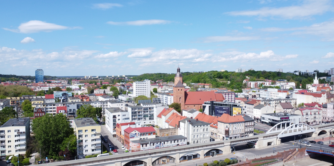 Bankomaty stają się noclegowniami dla bezdomnych. Mieszkanka zdegustowana