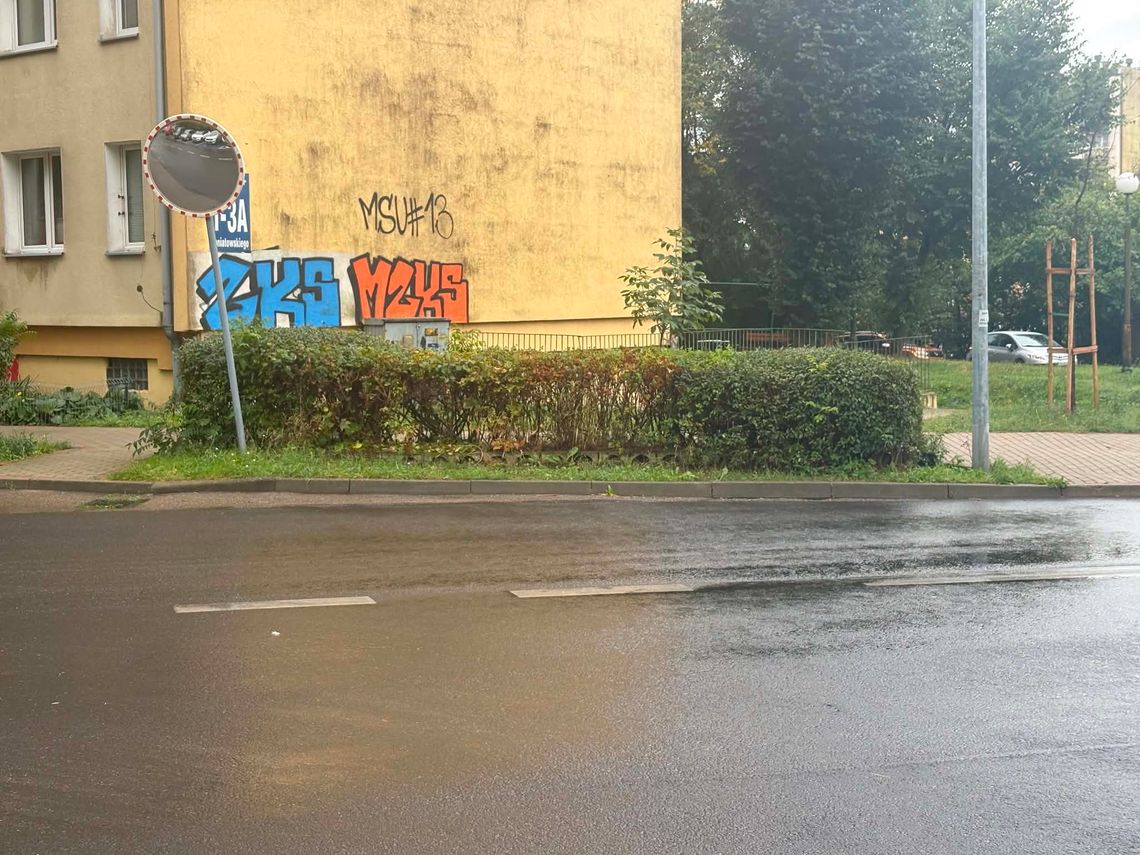Bazgroły pojawiły się na elewacji bloku w Gorzowie. Mieszkańcy nie kryją złości Bazgroły pojawiły się na elewacji bloku w Gorzowie. Mieszkańcy nie kryją złości