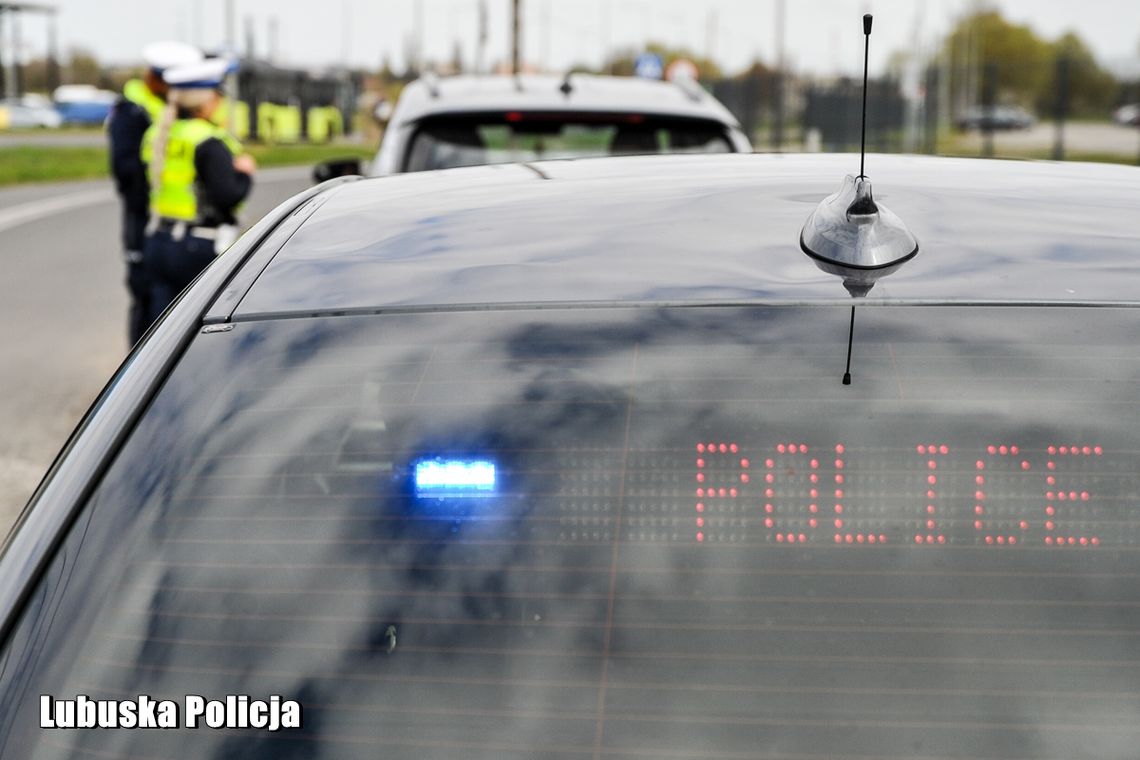Brutalny atak na młodego mężczyznę. Sprawca ukrywał się na działkach