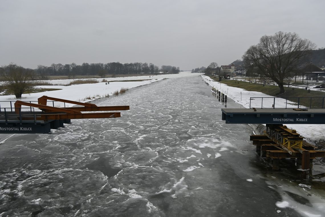 Budowa mostu tymczasowego w Santoku