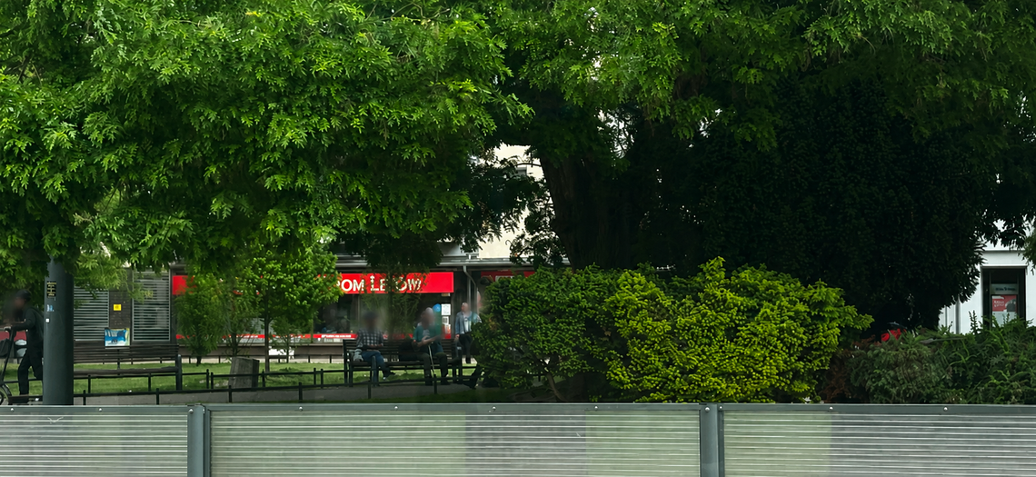 Centrum Gorzowa opanowali kloszardzi? Mieszkańcy alarmują po kolejnych incydentach