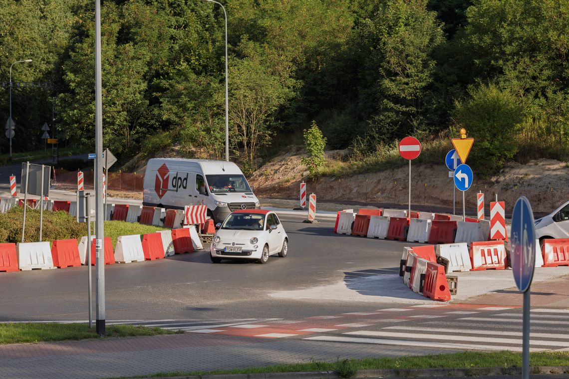 Ciężki sprzęt wjeżdża na budowę. Startuje I etap Północnej Obwodnicy