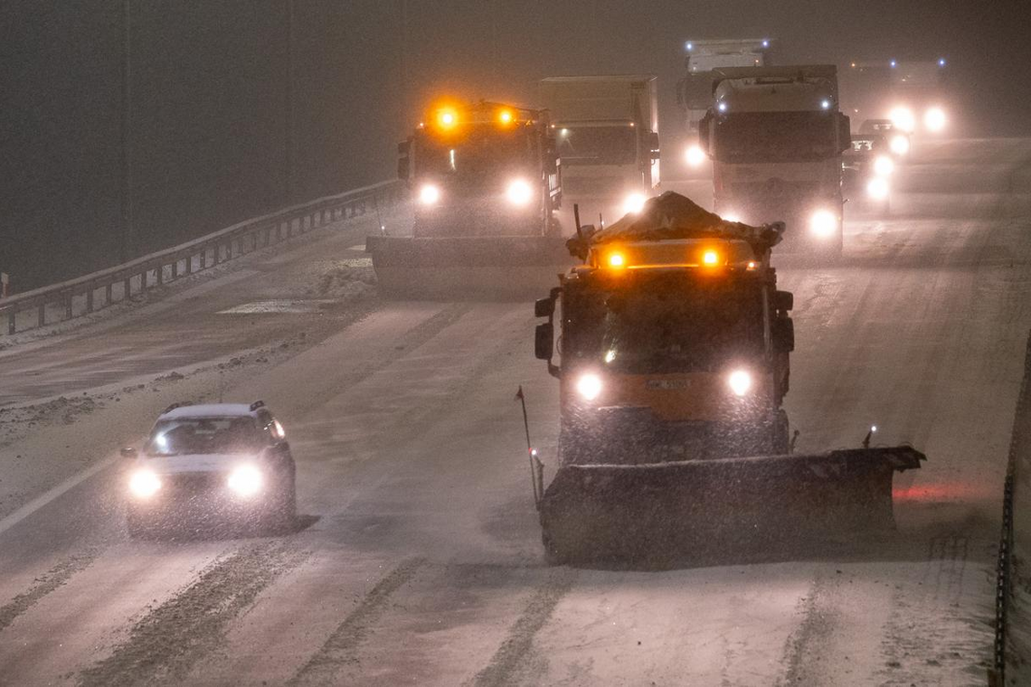 Czekają nas śliskie drogi? Sól drogowa na wagę złota