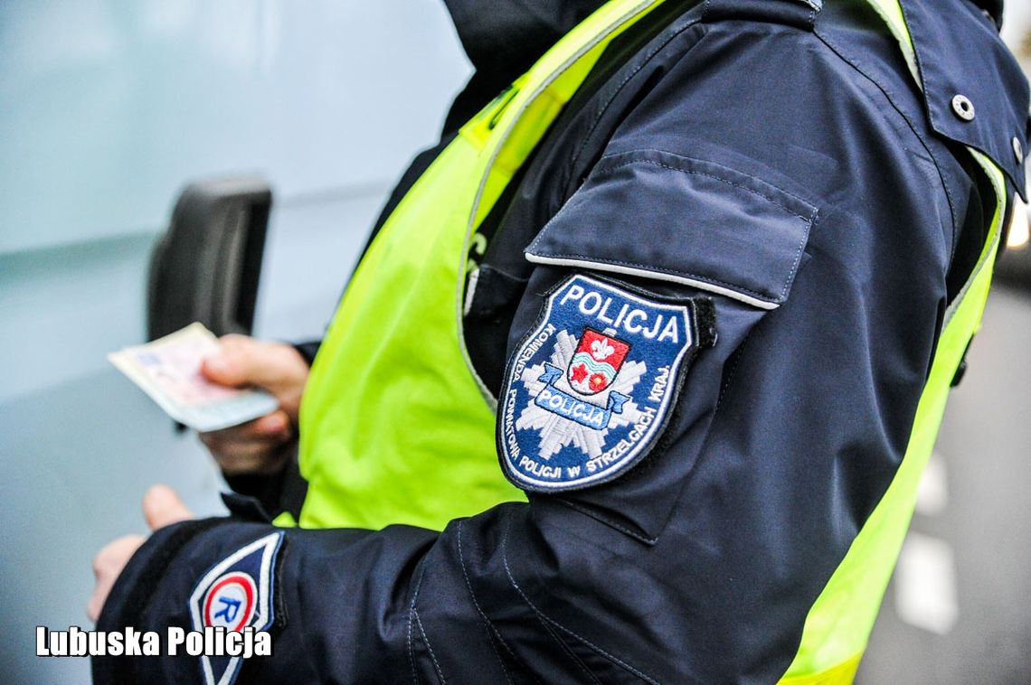 Cztery zakazy, przekroczenie prędkości i podawanie fałszywych danych - policjanci zatrzymali drogowego recydywistę