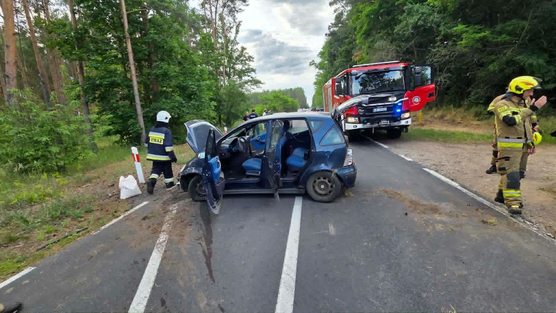 Dachowanie osobówki i poszukiwania uczestników. Akcja służb trwała dwie godziny Dachowanie osobówki i poszukiwania uczestników. Akcja służb trwała dwie godziny