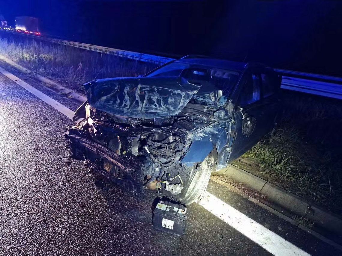Deszcz dał się we znaki kierowcom. Na trasie S3 interweniowali strażacy