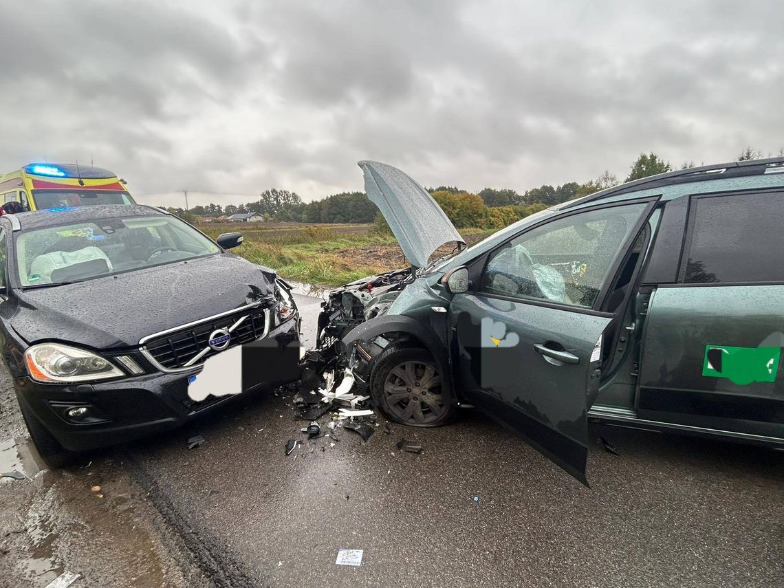Deszczowy poranek i groźne zderzenie. Służby apelują o ostrożność na drogach Deszczowy poranek i groźne zderzenie. Służby apelują o ostrożność na drogach