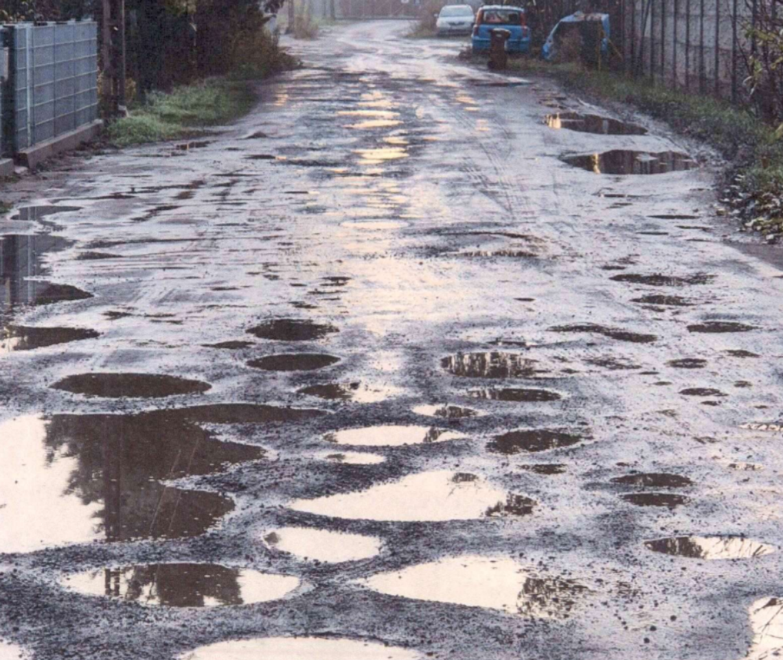 Droga w złym stanie technicznym. Miasto nie planuje szybkiego remontu