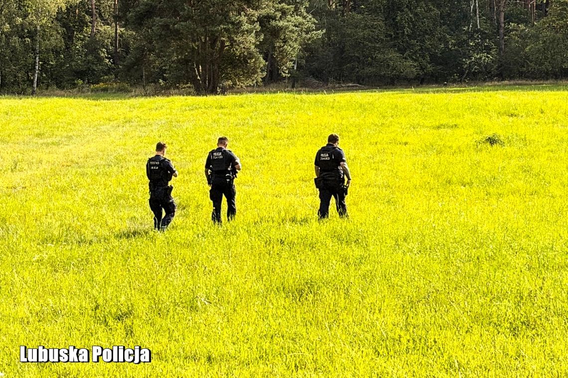 Drony, śmigłowiec i psy służbowe w akcji. Poszukiwania nie ustają Drony, śmigłowiec i psy służbowe w akcji. Poszukiwania nie ustają