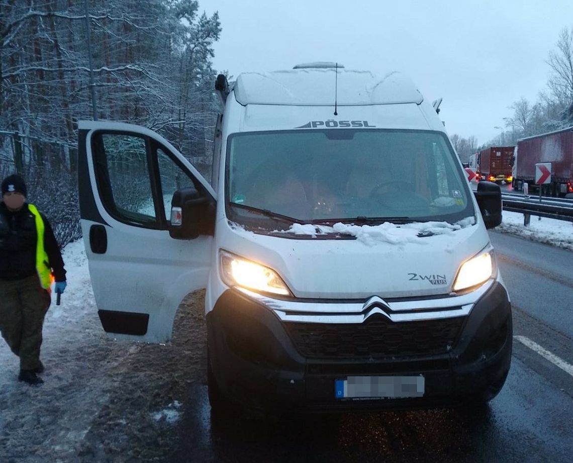 41-latek po zatrzymaniu do kontroli zaczął uciekać. Miał ku temu powody!