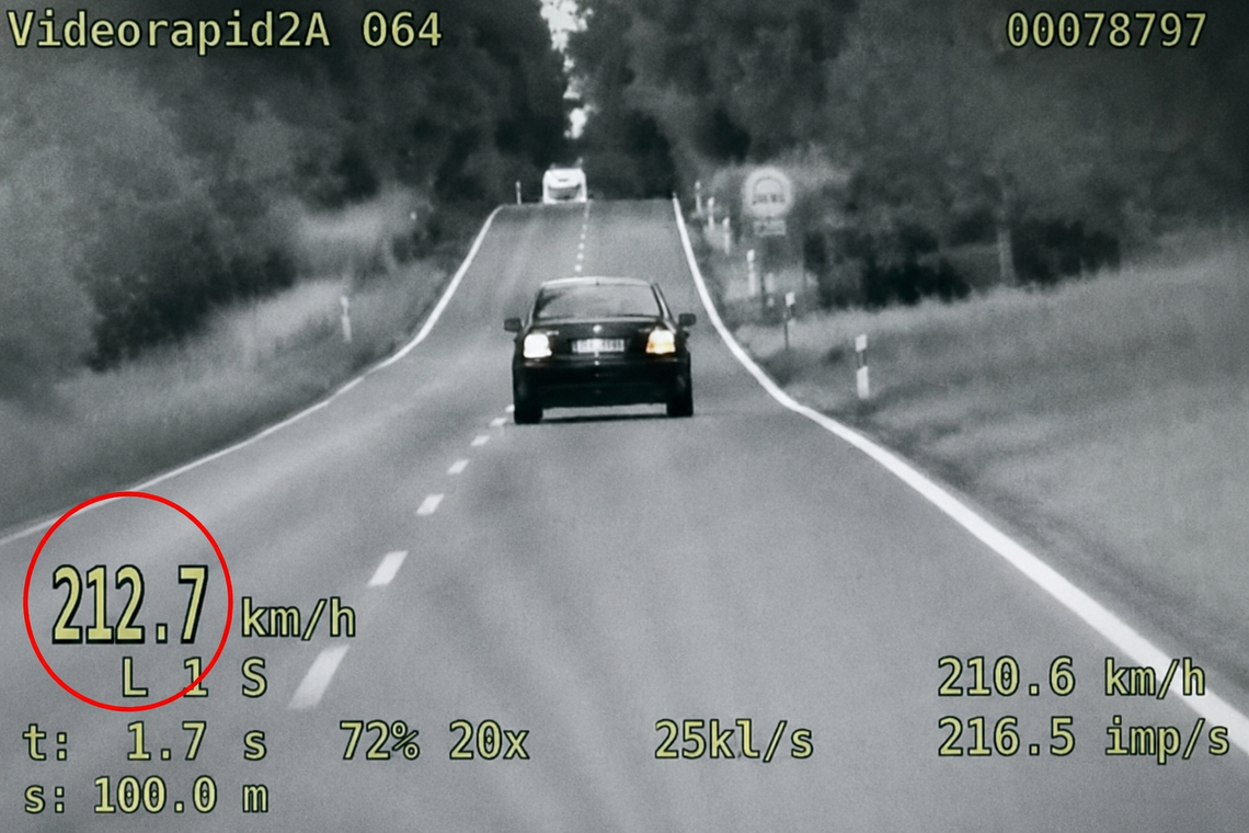 Gnał 212 km/h na drodze z ograniczeniem do 90. 30-latek stracił prawo jazdy. Niebezpieczna jazda zakończyła się utratą prawa jazdy i wysokim mandatem Gnał 212 km/h na drodze z ograniczeniem do 90. 30-latek stracił prawo jazdy. Niebezpieczna jazda zakończyła się utratą prawa jazdy i wysokim mandatem