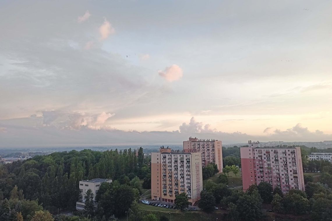 Gorzów. Bezdomni koczują na klatkach schodowych