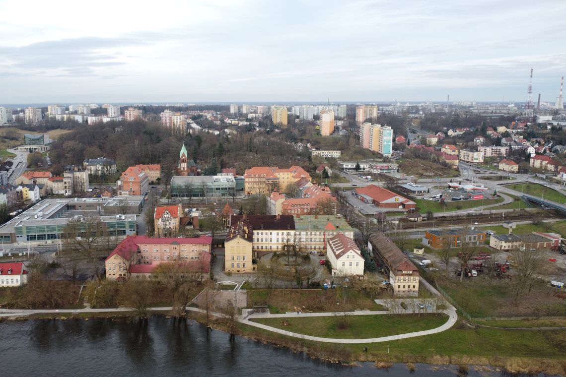 Gorzów. Bezdomni zorganizowali sobie imprezę na klatce schodowej