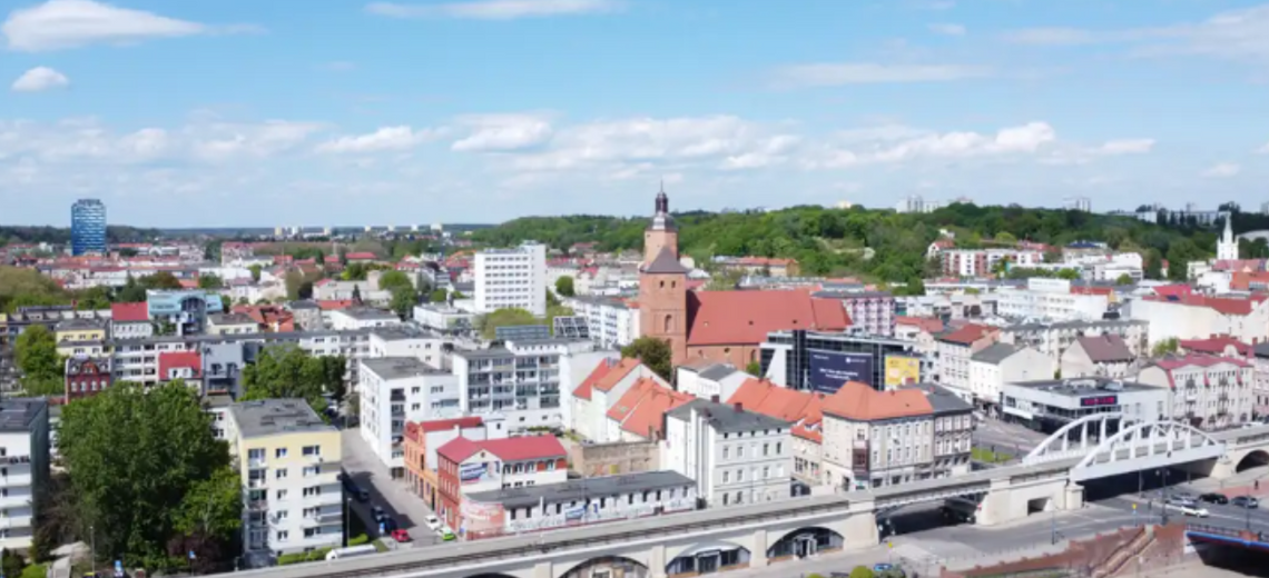 Gorzów. Bezdomny zmienił bankomat w sypialnię