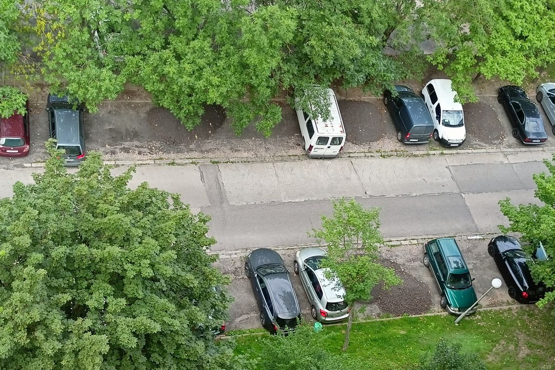 Brak miejsc parkingowych. Problem lokalnej społeczności