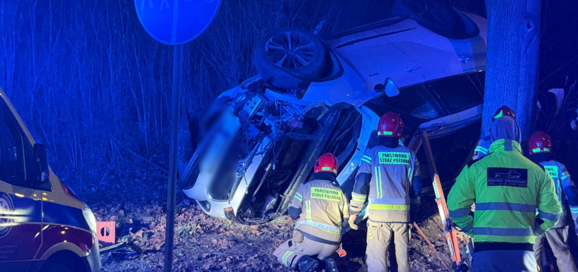 Gorzów. Dramatyczny wypadek na rondzie Barlineckim. Kobieta uwięziona w samochodzie