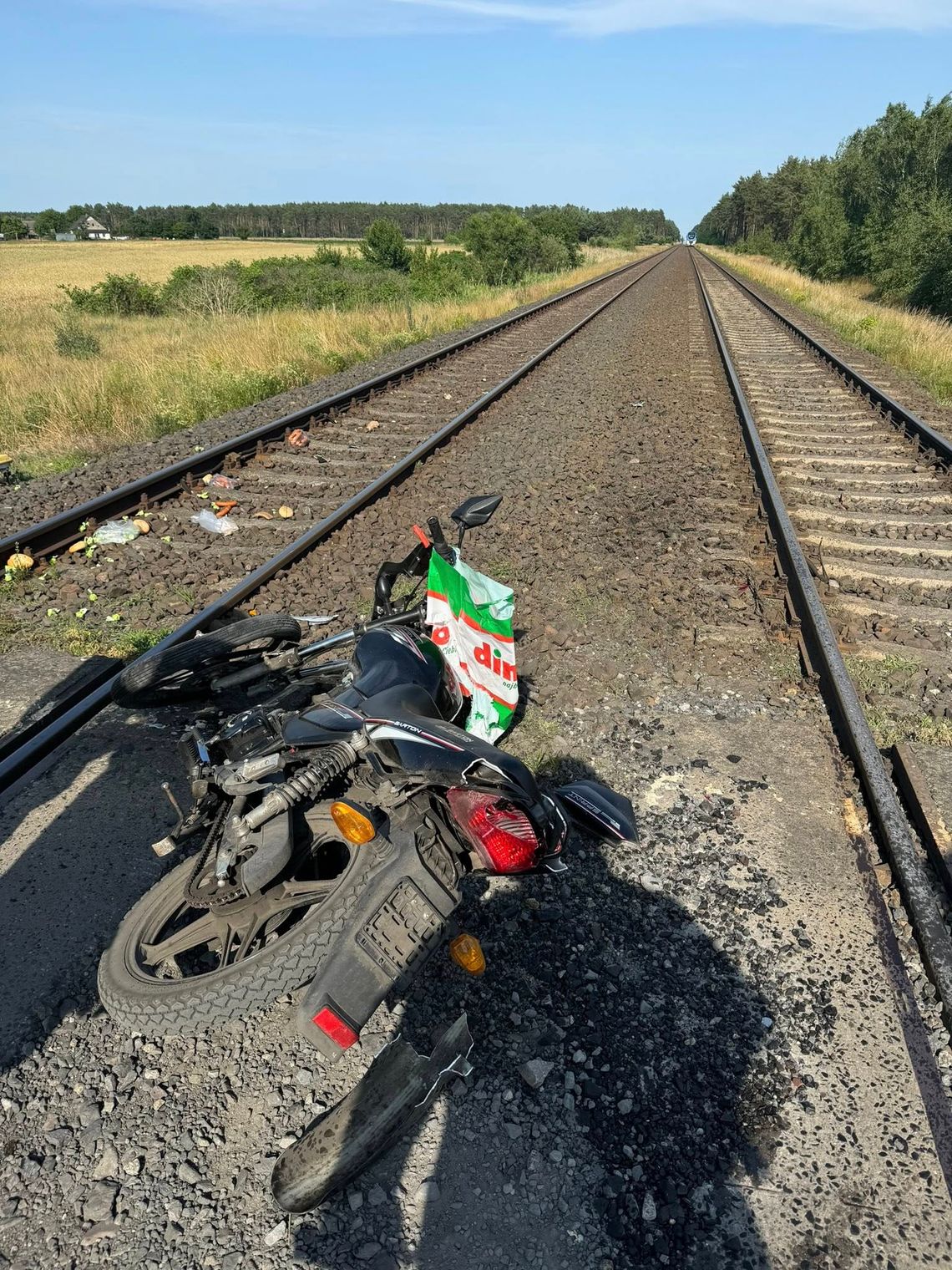 Groźny wypadek na przejeździe kolejowym w regionie. Interweniowały służby