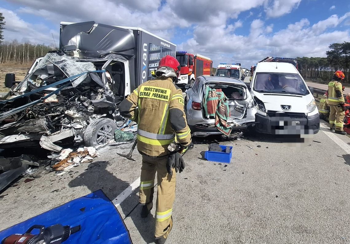 Groźny wypadek w Lubuskiem. Na miejsce wezwano śmigłowiec Groźny wypadek w Lubuskiem. Na miejsce wezwano śmigłowiec