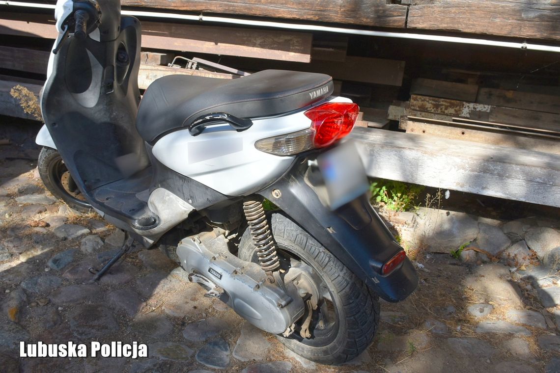 Jechał skuterem i wpadł podczas kontroli. Policjanci szybko odkryli kolejne problemy