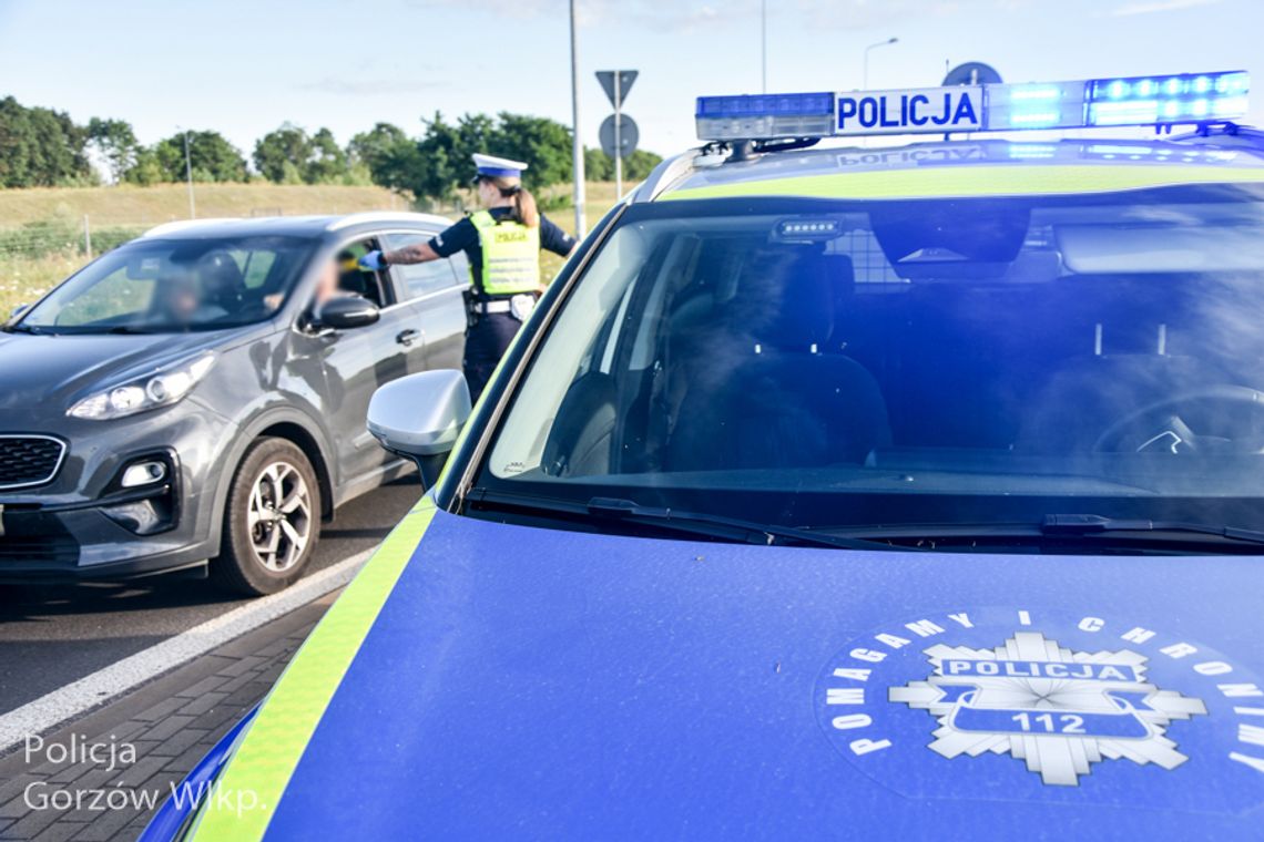 Jedno auto, dwóch nietrzeźwych. Poranne działania policjantów