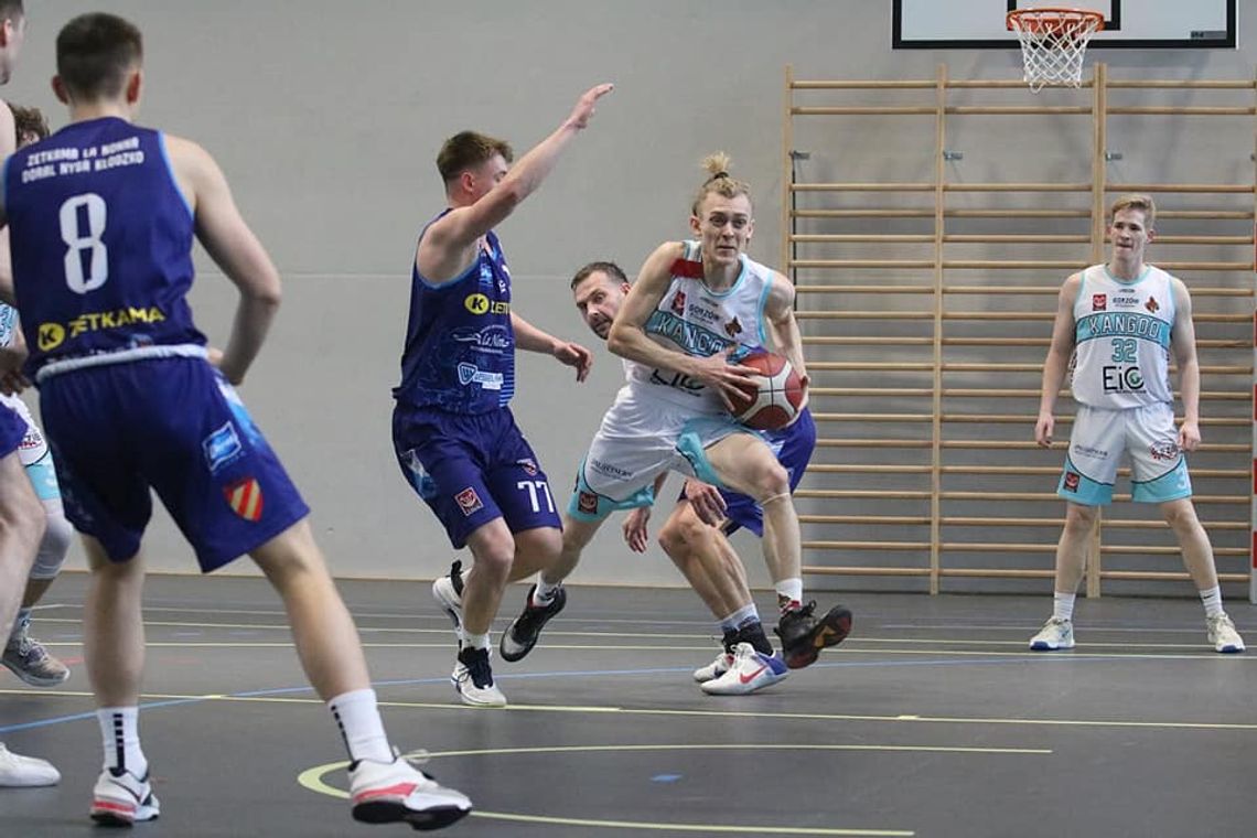 Kangoo Basket wróciło z dalekiej podróży i zgarnęło komplet