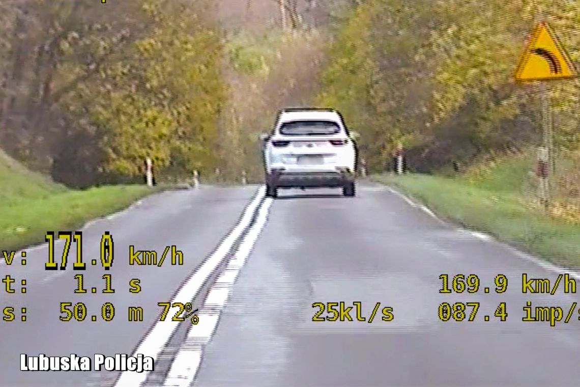 Kierowca osobówki jechał 171 km/h. Niebezpieczną jazdę przerwali policjanci