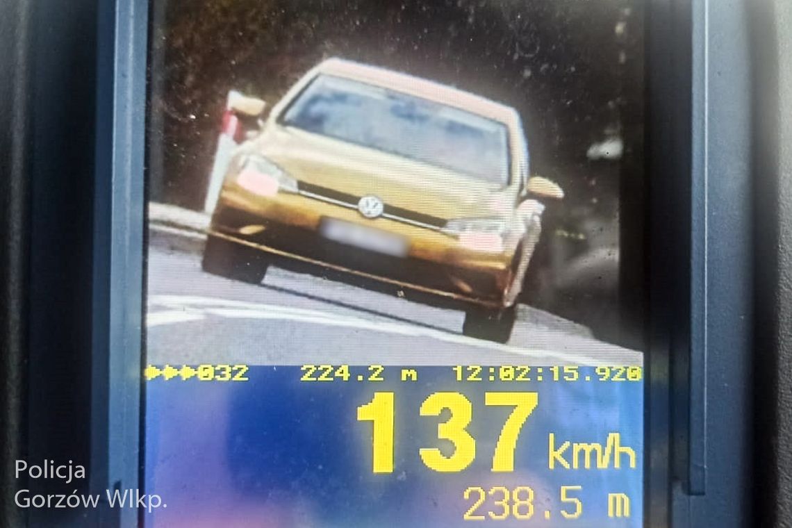 Kierowca z dożywotnim zakazem przekroczył prędkość o 87 km/h