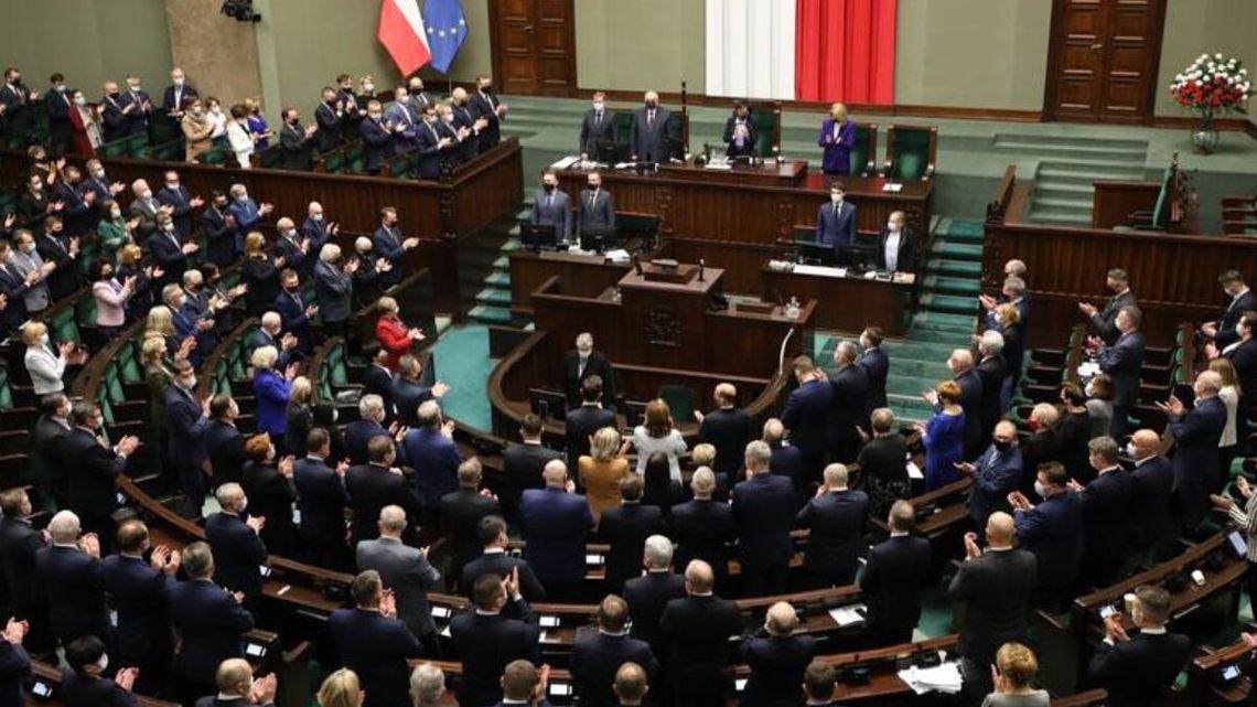 KO nokautuje PiS. Ale władzę i tak mogłaby przejąć prawica