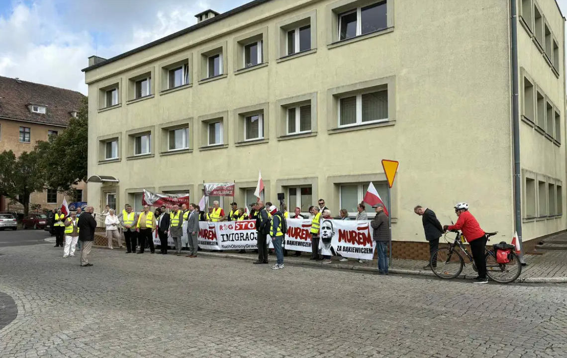 Kolejne zarzuty dla Roberta B. po publikacjach w sieci