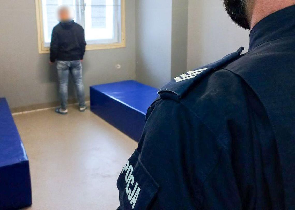 Kolejny kierowca nie zatrzymał się do kontroli. Policja musiała działać stanowczo