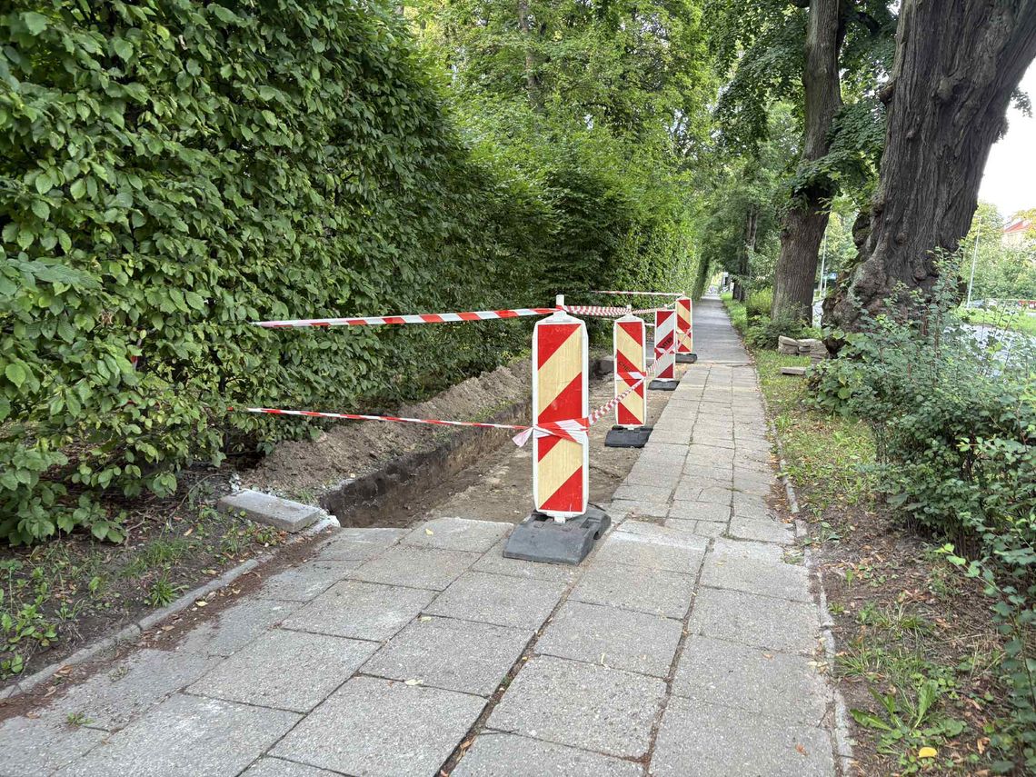 Koniec slalomu między dziurami. Chodnik doczekał się remontu