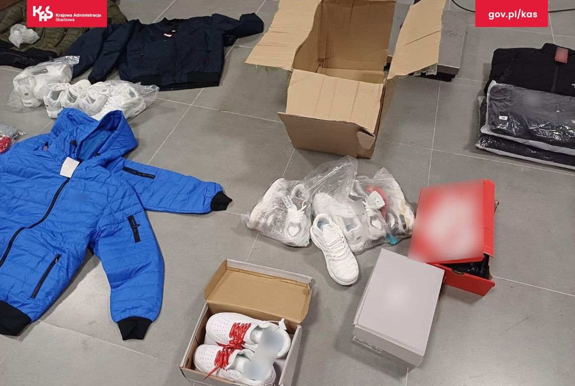 Kontrola paczek w Gorzowie. Funkcjonariusze odkryli towar wart ponad 436 tys. zł Kontrola paczek w Gorzowie. Funkcjonariusze odkryli towar wart ponad 436 tys. zł