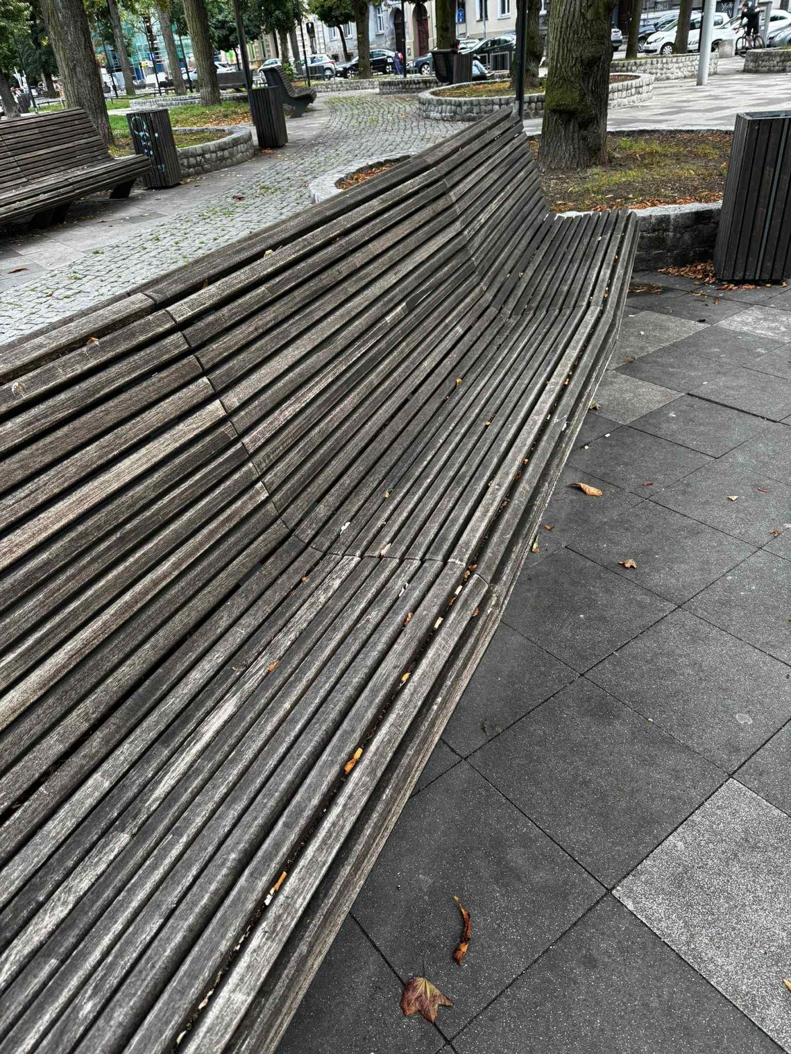 Ławki na „Kwadracie” w Gorzowie czekają na renowację