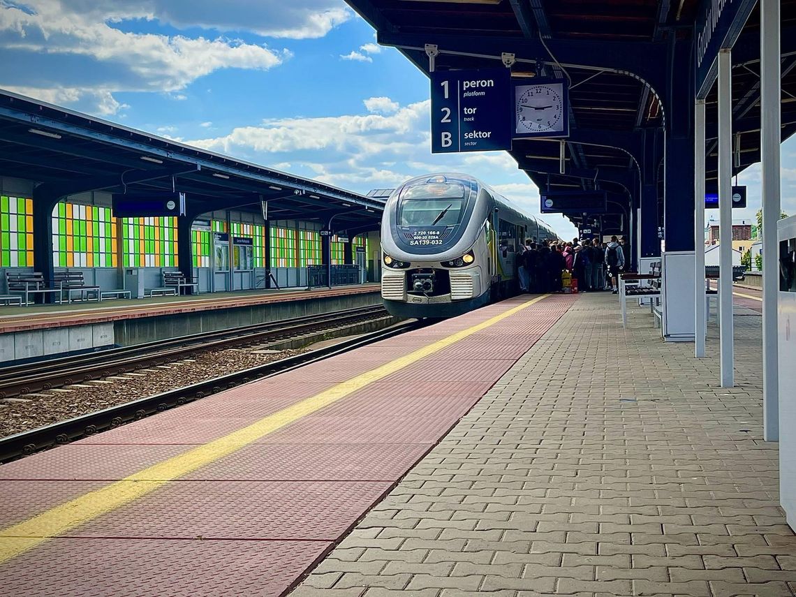 Letnia korekta rozkładu jazdy Polregio. Ruszają pociągi nad jeziora i morze