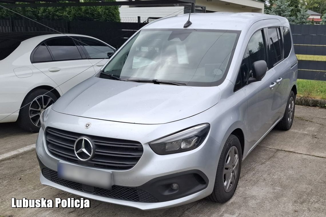 Mercedes zniknął w Niemczech. Auto odnaleźli policjanci Mercedes zniknął w Niemczech. Auto odnaleźli policjanci