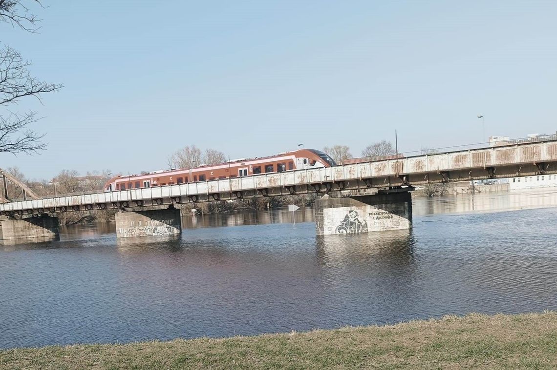 Tragedia na torach. Mężczyzna został potrącony przez pociąg