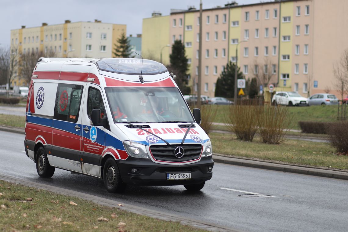 Mężczyzna stracił nogę podczas prac ogrodowych