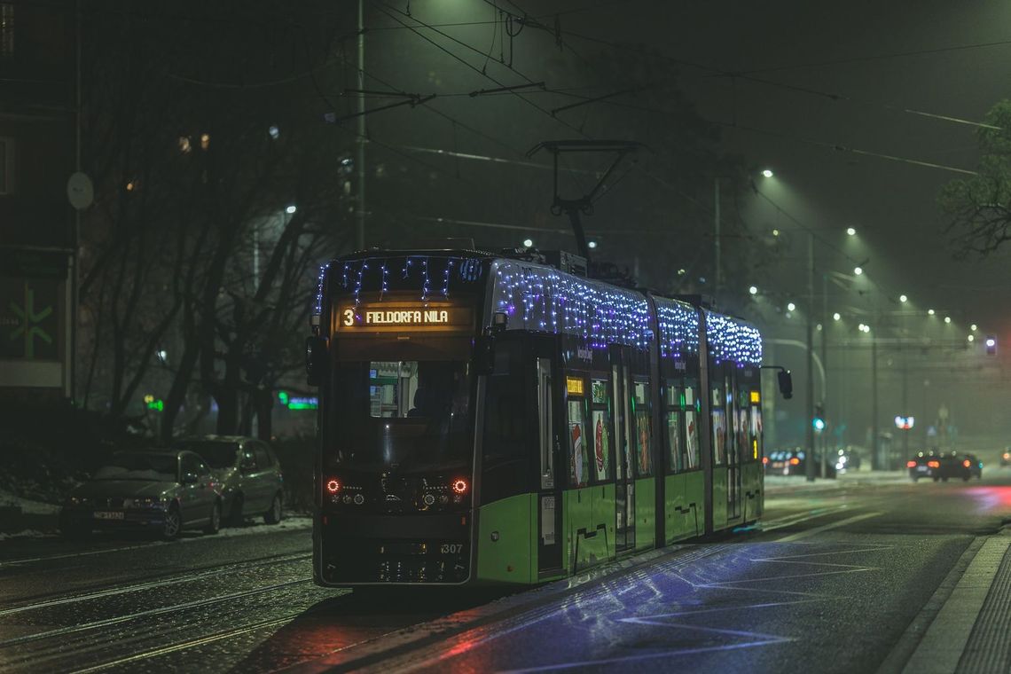 Mikołajkowy tramwaj w Gorzowie – darmowa przejażdżka pełna atrakcji!