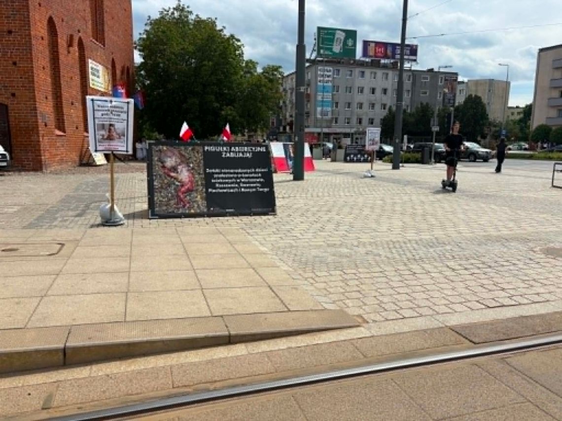 Modlitwa przed katedrą w Gorzowie. Znamy szczegóły zgromadzenia Modlitwa przed katedrą w Gorzowie. Znamy szczegóły zgromadzenia